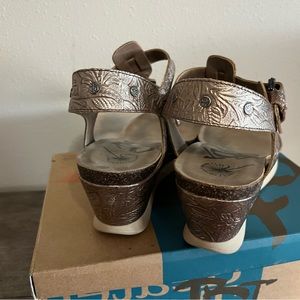 OTBT Graceville wedge sandals